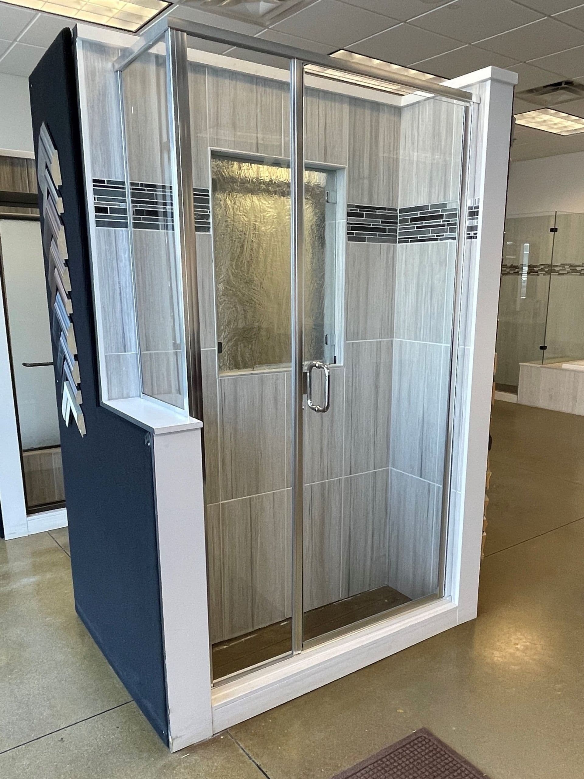 showroom_swing_b8i0ycz7keg0utbb06kmyc.jpg